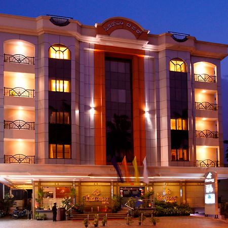 The President Hotel Bangalore Buitenkant foto