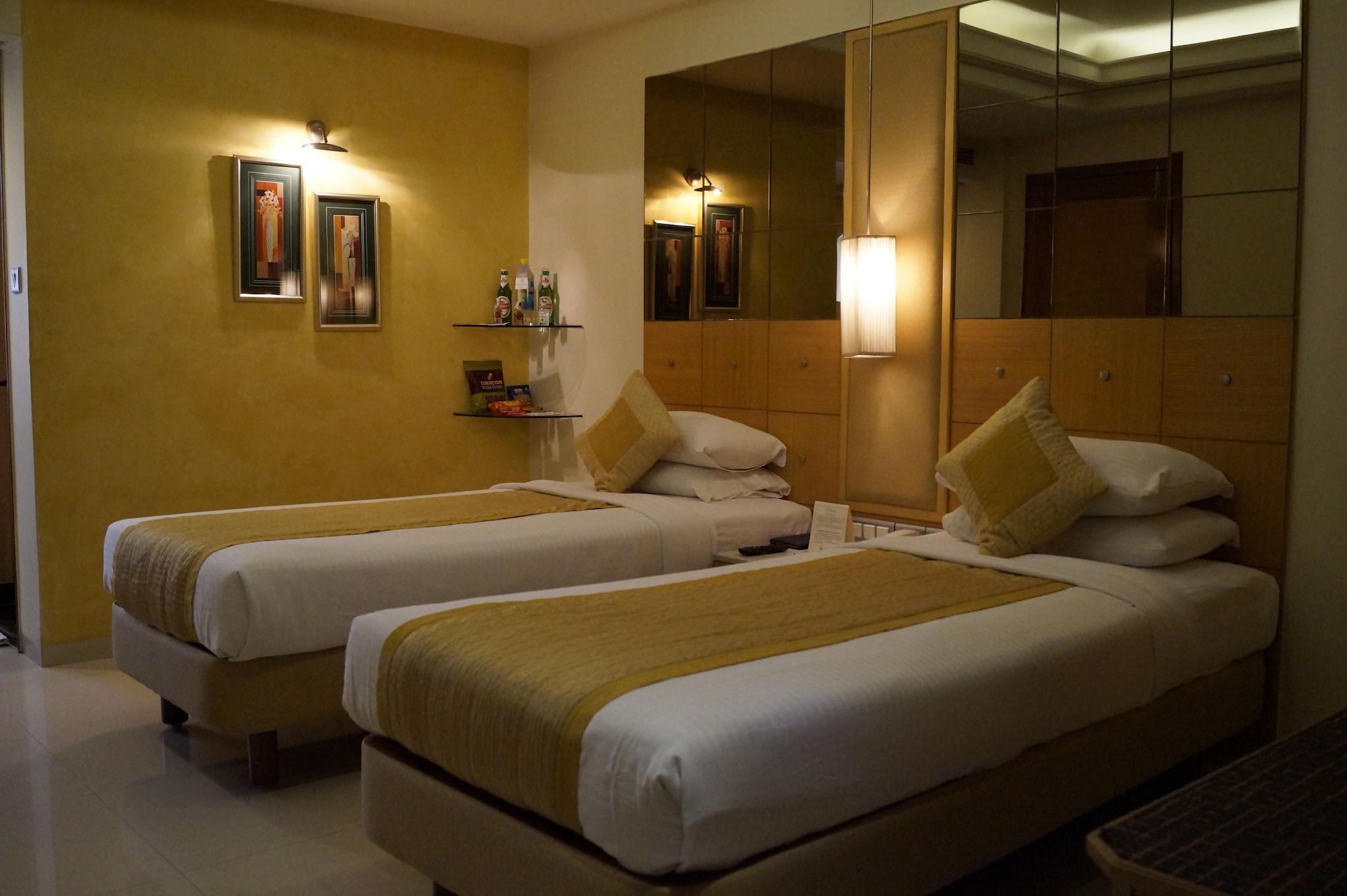 The President Hotel Bangalore Buitenkant foto