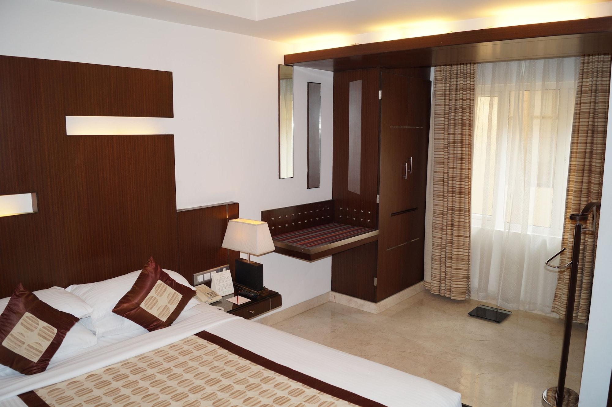The President Hotel Bangalore Buitenkant foto