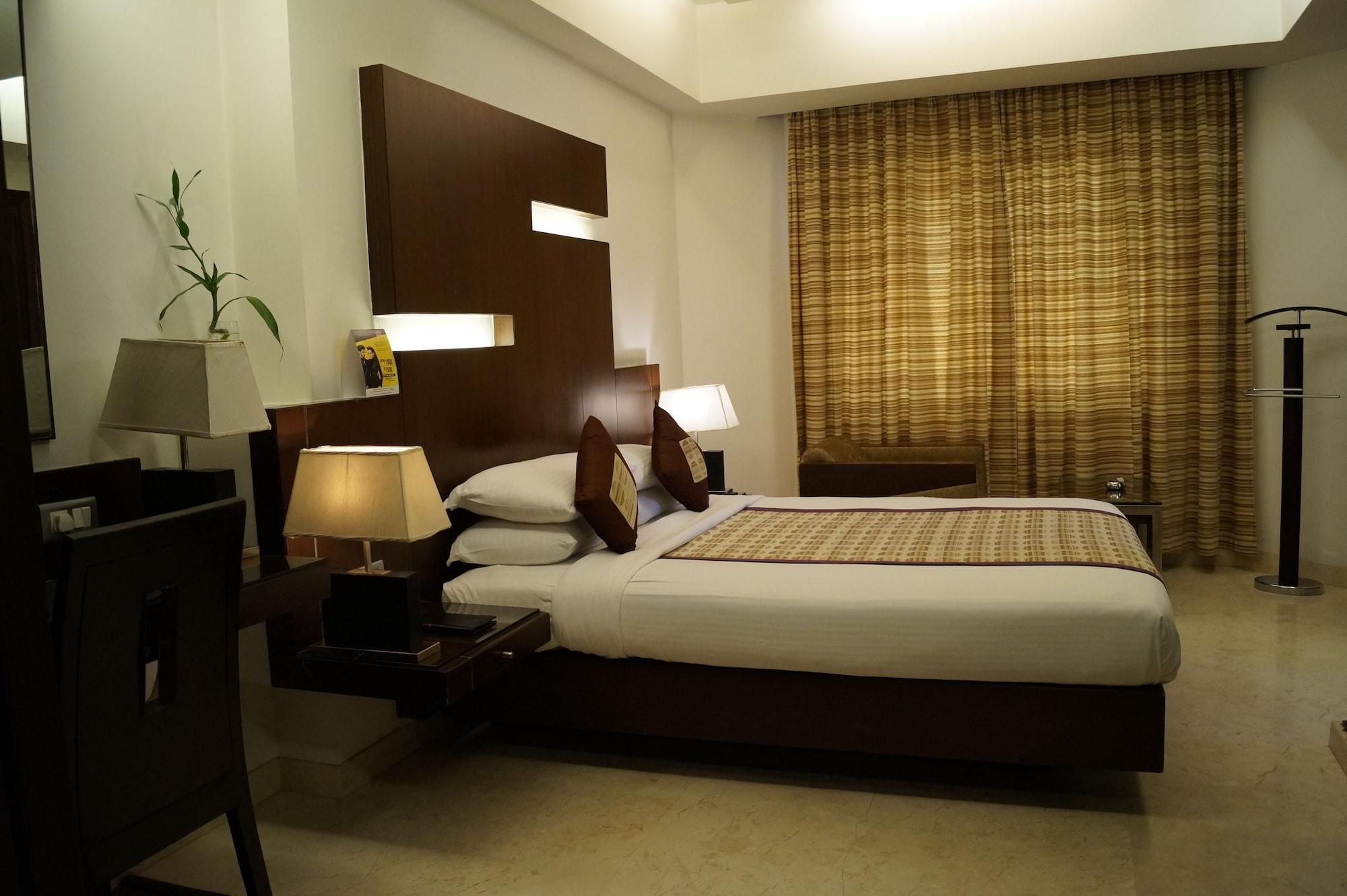The President Hotel Bangalore Buitenkant foto