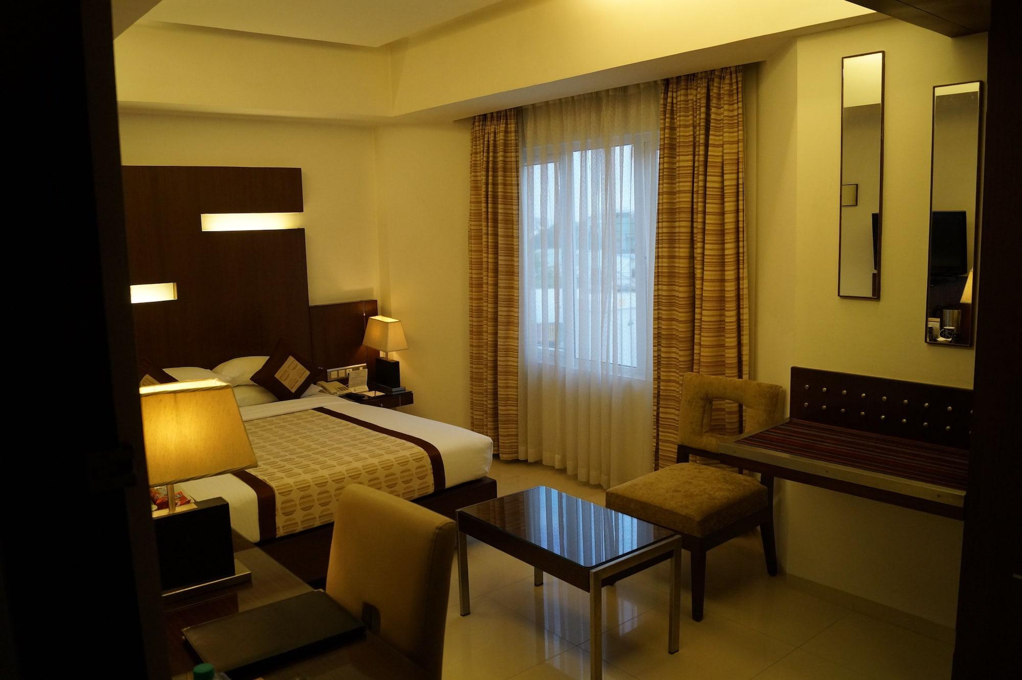 The President Hotel Bangalore Buitenkant foto