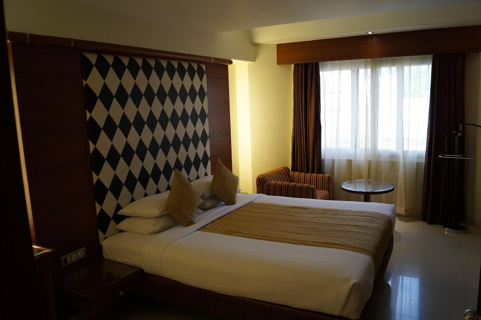 The President Hotel Bangalore Buitenkant foto
