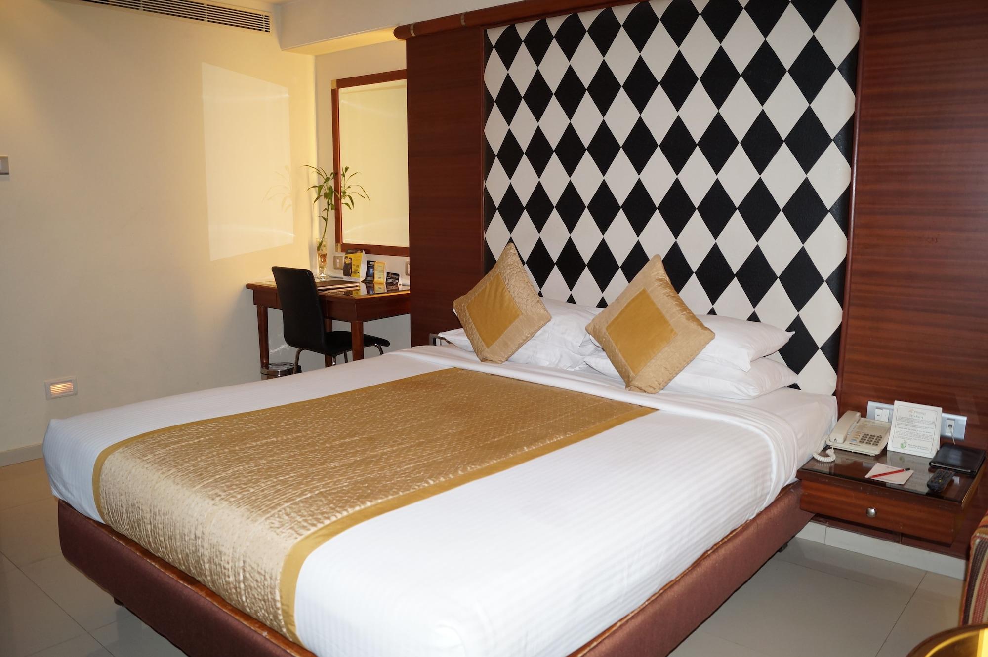 The President Hotel Bangalore Buitenkant foto