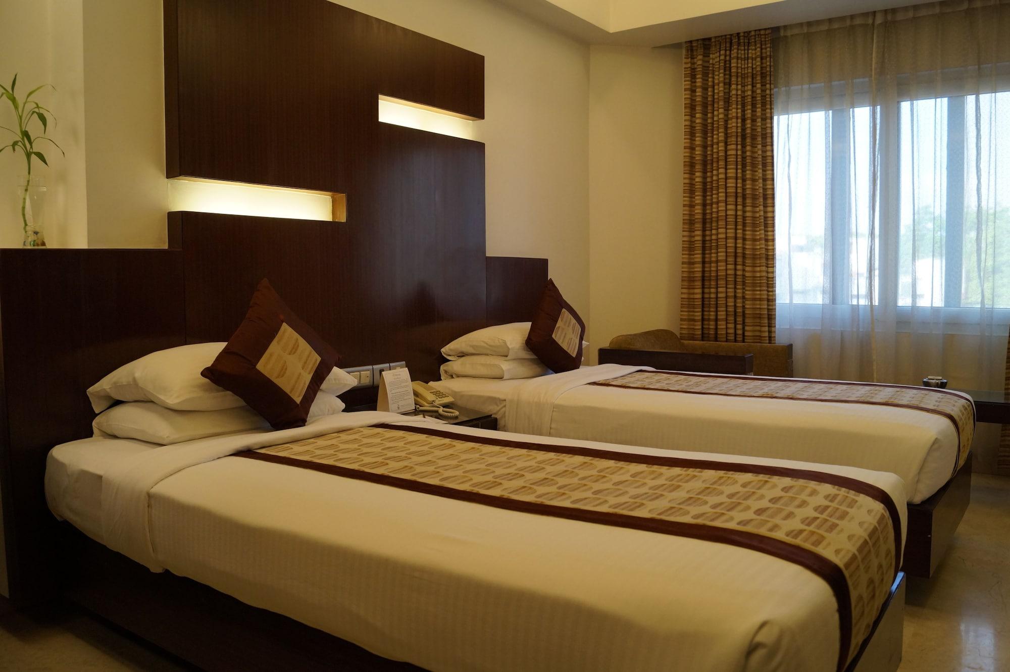 The President Hotel Bangalore Buitenkant foto