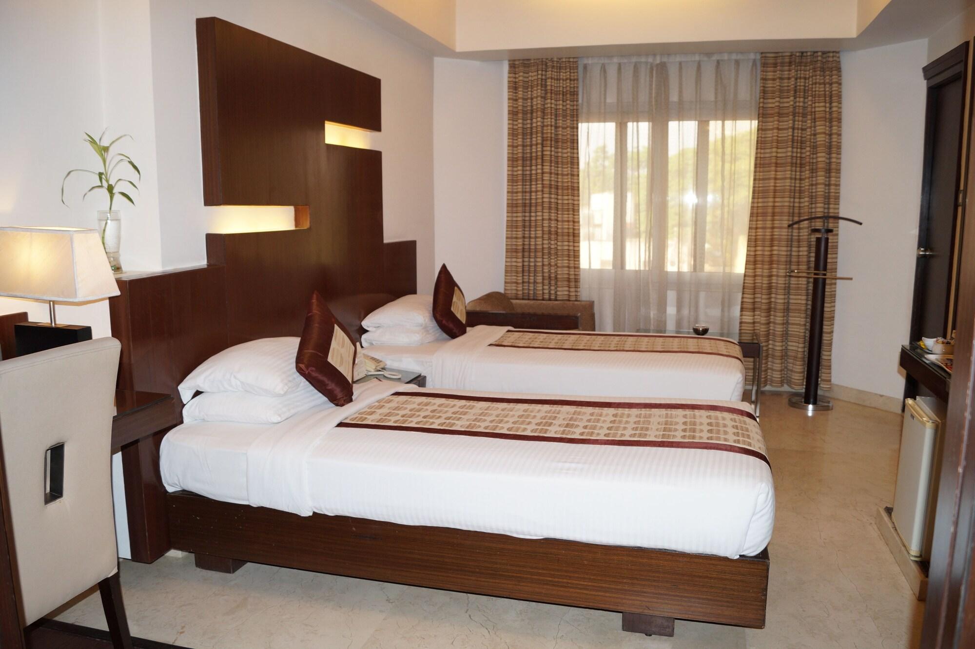 The President Hotel Bangalore Buitenkant foto