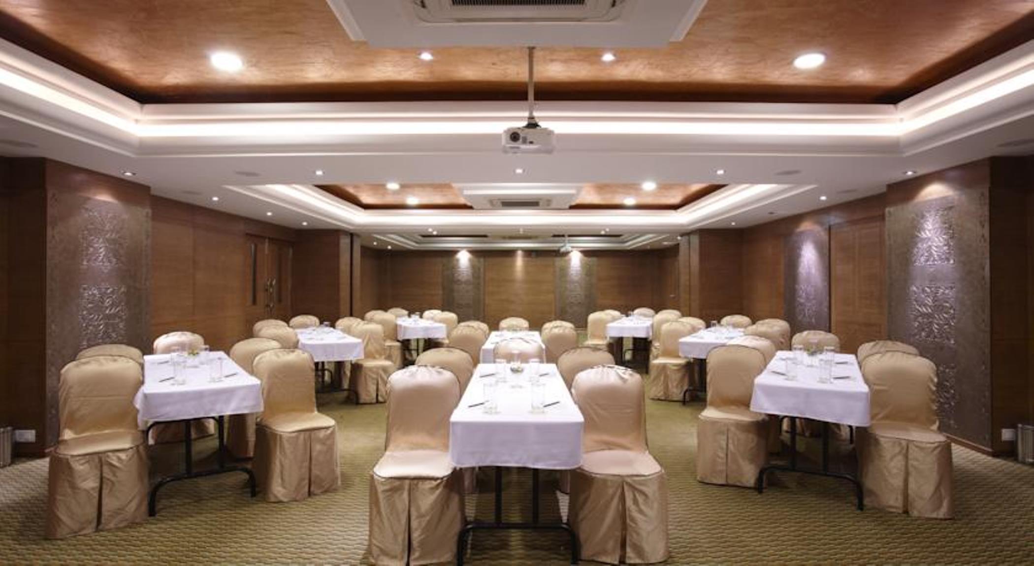 The President Hotel Bangalore Buitenkant foto
