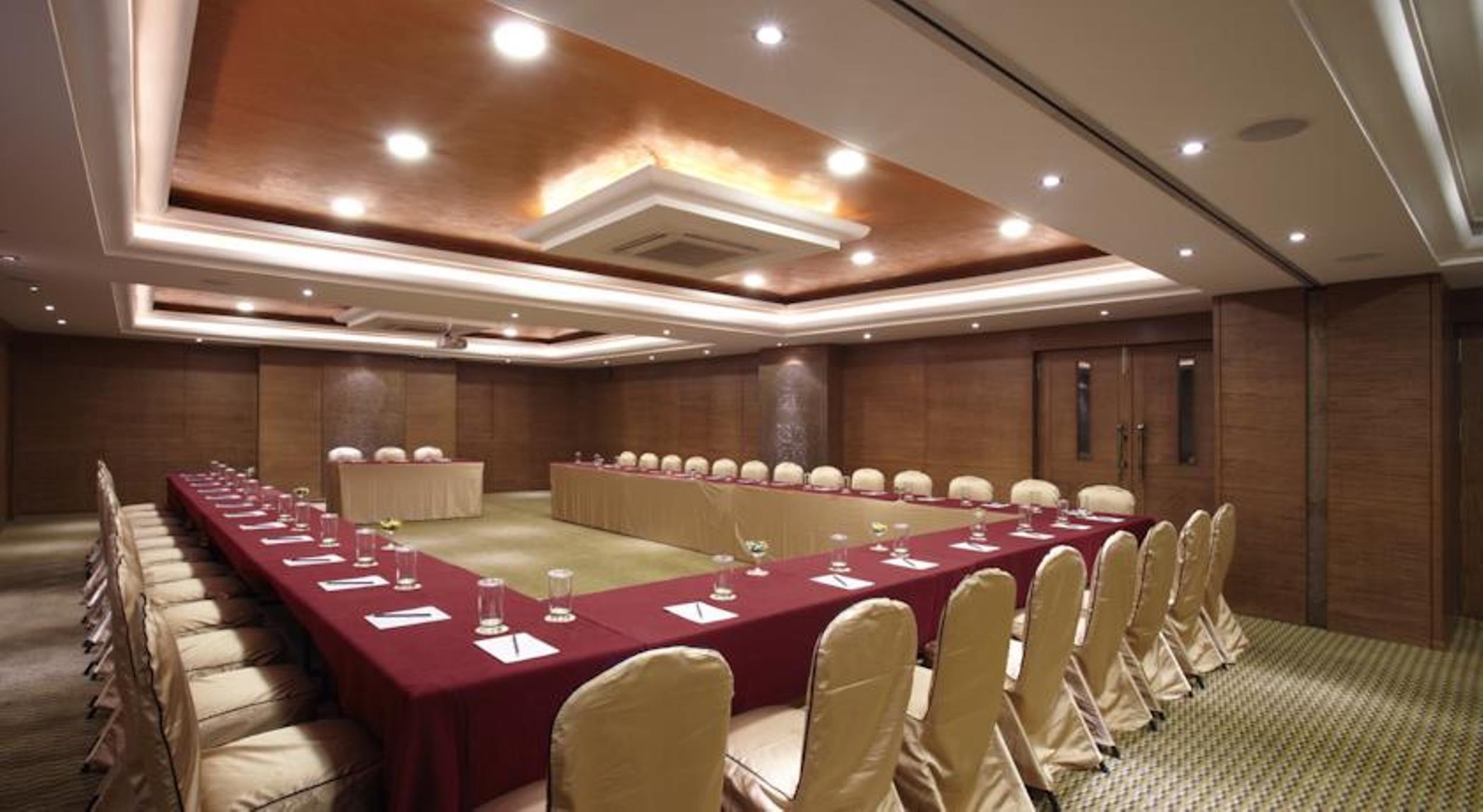 The President Hotel Bangalore Buitenkant foto