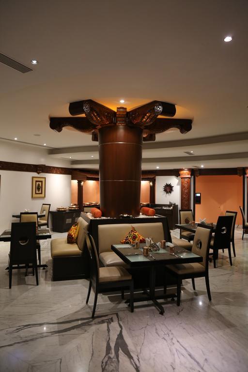 The President Hotel Bangalore Buitenkant foto