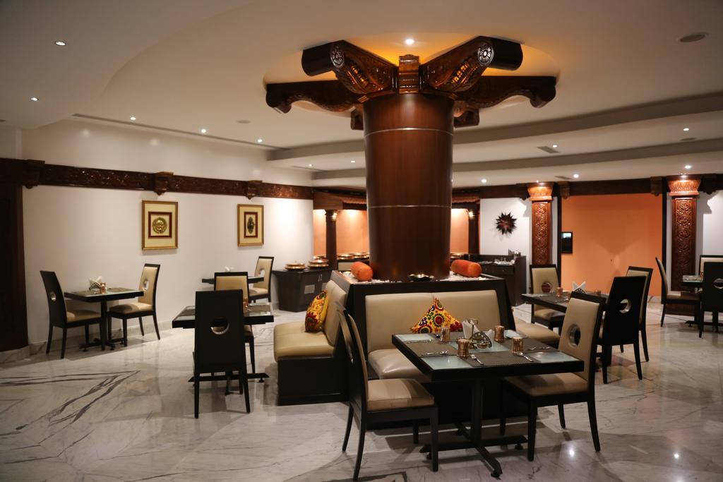 The President Hotel Bangalore Buitenkant foto