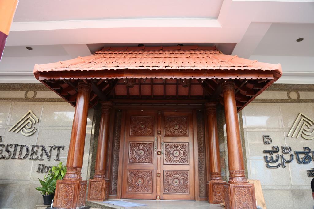 The President Hotel Bangalore Buitenkant foto