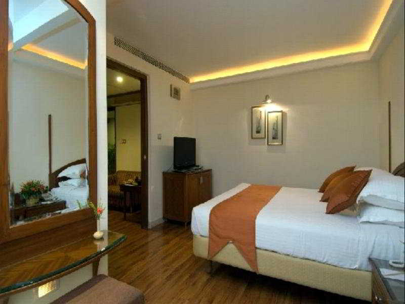 The President Hotel Bangalore Buitenkant foto
