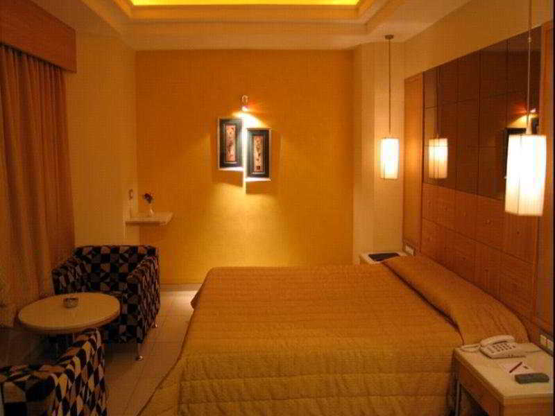 The President Hotel Bangalore Buitenkant foto