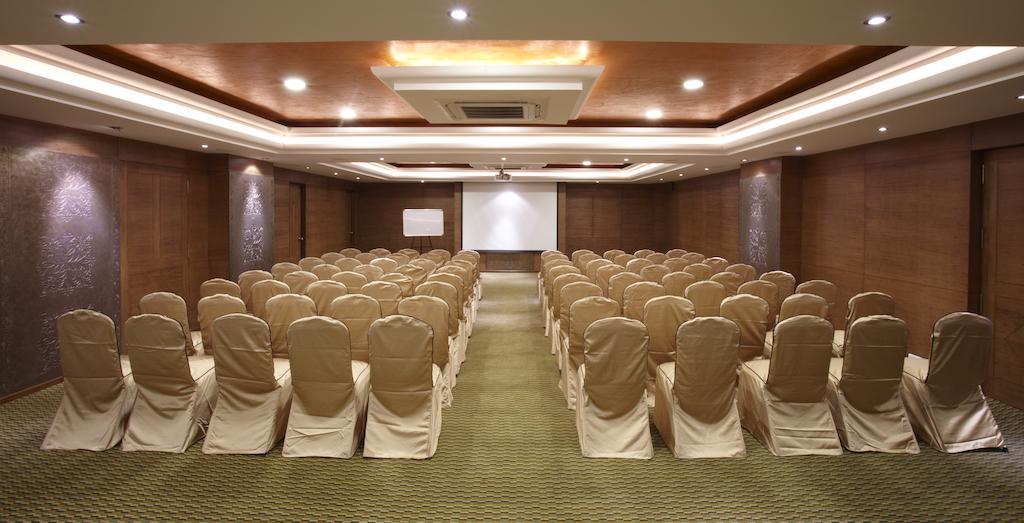 The President Hotel Bangalore Buitenkant foto